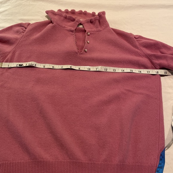 Beautiful vintage French cashmere ruffle pearl button sweater, XSP - Picture 6 of 12
